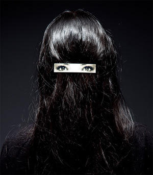 Hair-clip-on-hair_1